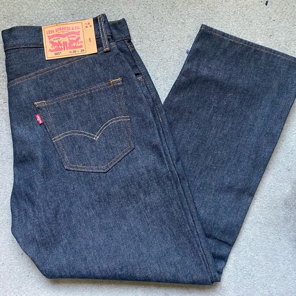 Levis 501 dark blue button fly Jean